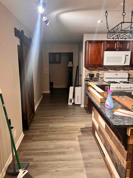 Building Photo - 118 N Madison Rd