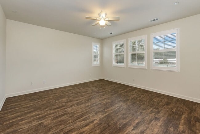 Building Photo - Village at Los Carneros 5 bdrm / 3 bth Home w/ 2-Car Garage and AC!