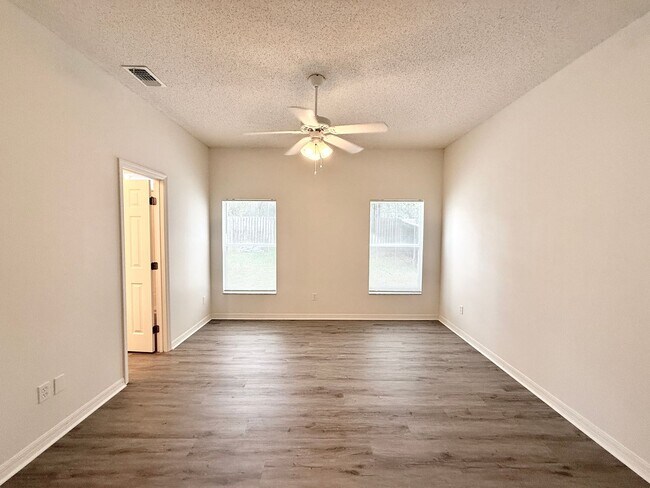 Building Photo - Nice 4/2 Two-Story Home in Seminole County...