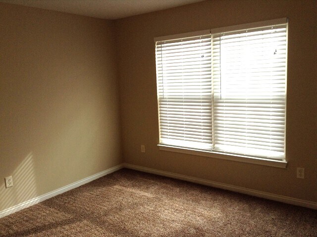 Building Photo - 3844 Deertrail Dr