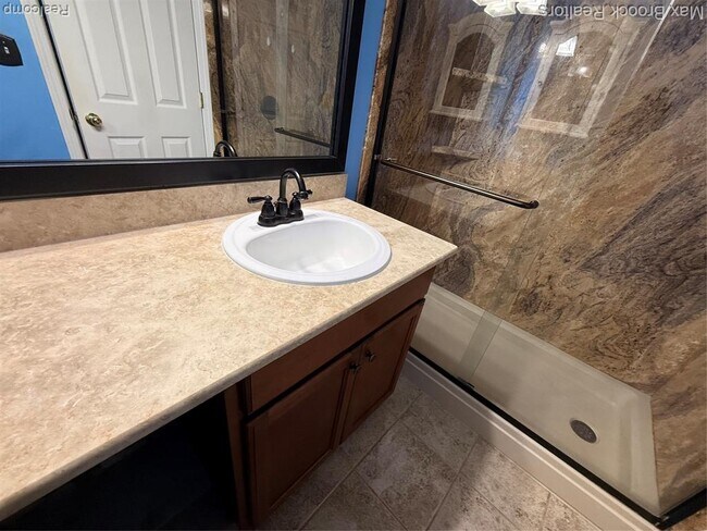 Building Photo - 6109 Orchard Lake Rd