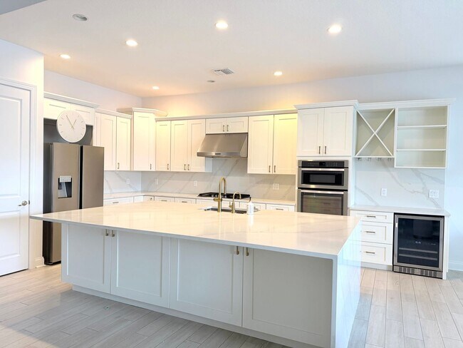 Building Photo - Luxury Water view Home for rent
