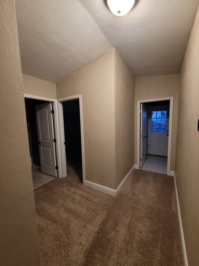 Building Photo - 11665 Blaney Rd S