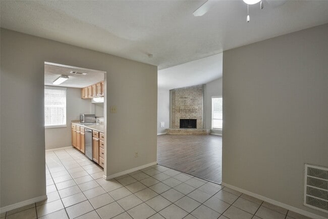 Building Photo - 28302 Doverbrook Dr