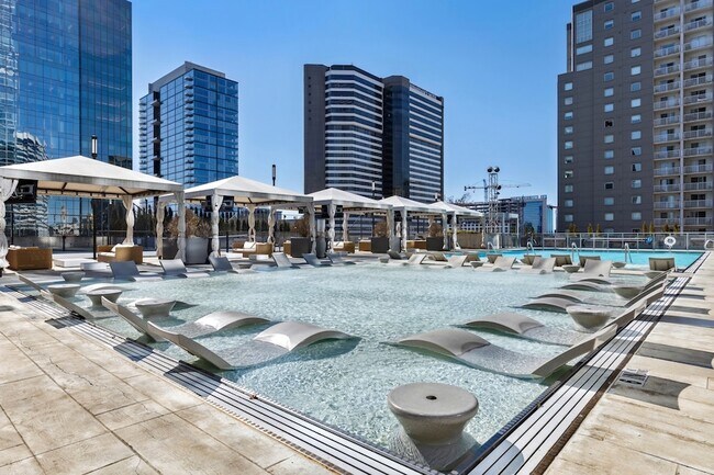 Building Photo - 515 Church St