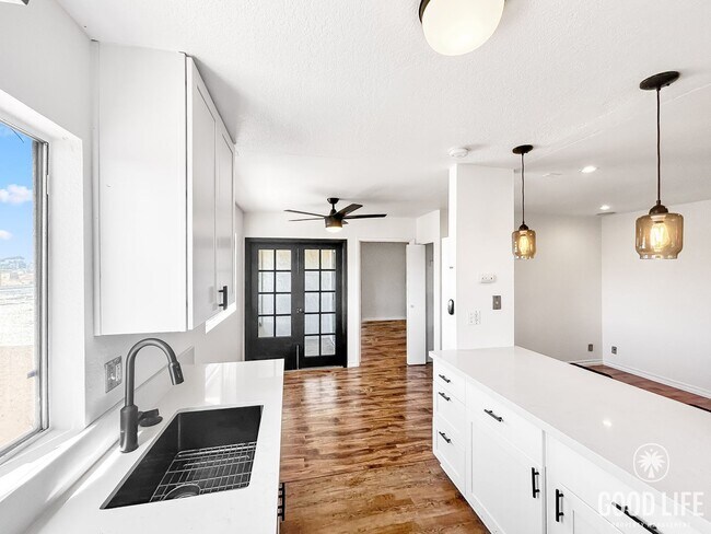 Primary Photo - Beautiful 2B 2BA Condo in Point Loma w/ Re...