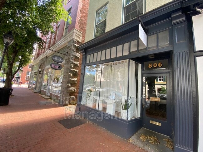 Primary Photo - 806 Caroline St