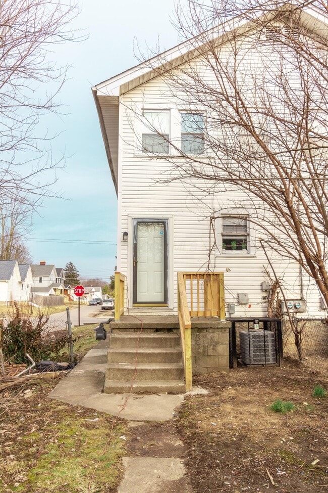 Building Photo - 1123 Wilson Ave