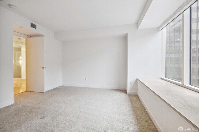 Building Photo - 301 Mission St