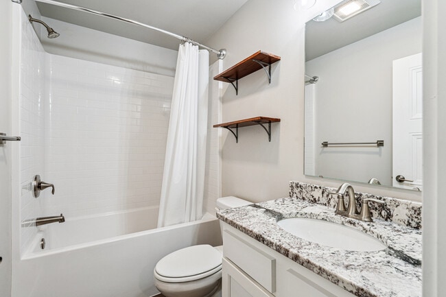 Building Photo - 785 River Bnd Ln