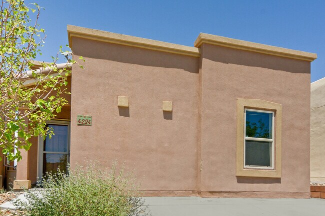 Building Photo - Three Bedroom, 2 Bathroom in newer Subdivision