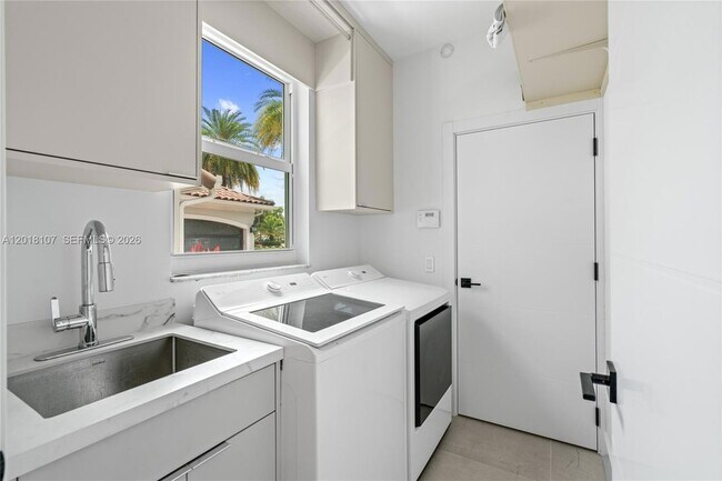 Building Photo - 4621 NW 93rd Doral Ct