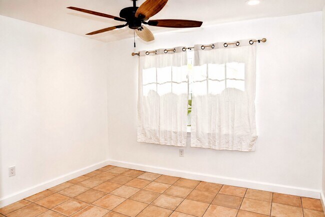 Building Photo - 2744 Briarhurst Dr