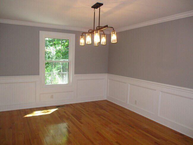 Building Photo - 3 Bedroom 2 Bath Home For Rent Across From...