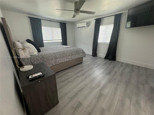 Building Photo - 1904 SW 28th St