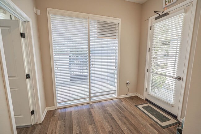 Building Photo - Unique 4-Bedroom, 3-story Live/Work Townhouse in the lushly landscaped Villa Metro Community!