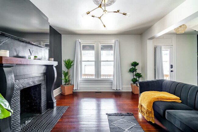 Building Photo - 33 Lundy St