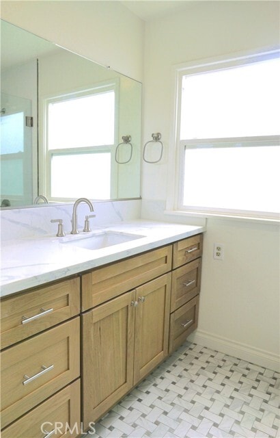 Building Photo - 745 Barris Dr