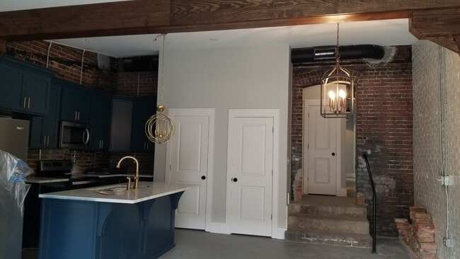 Building Photo - 503 Main St S