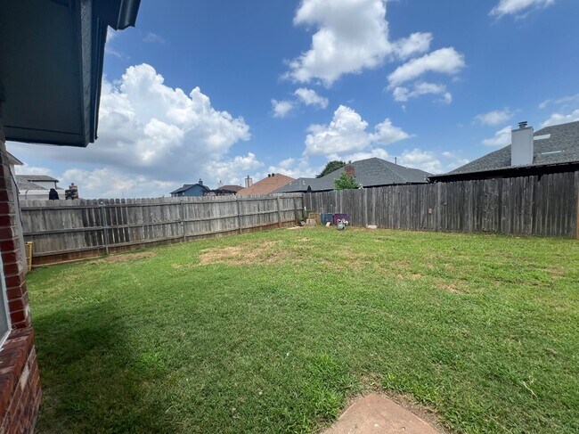 Building Photo - 9300 Buttonwood Ave