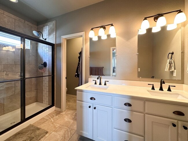 Building Photo - 3807 W Pawnee Rd