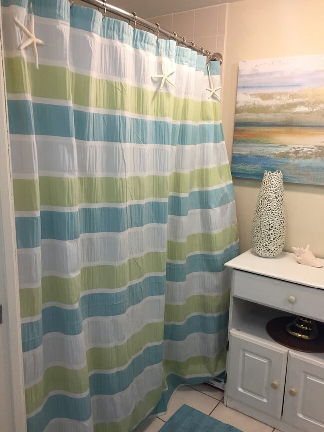 Building Photo - Ocean FRONT Studio! Amazing and must see! DEPOSIT-FREE Renting option thru OBLIGO! Deposit Altern...