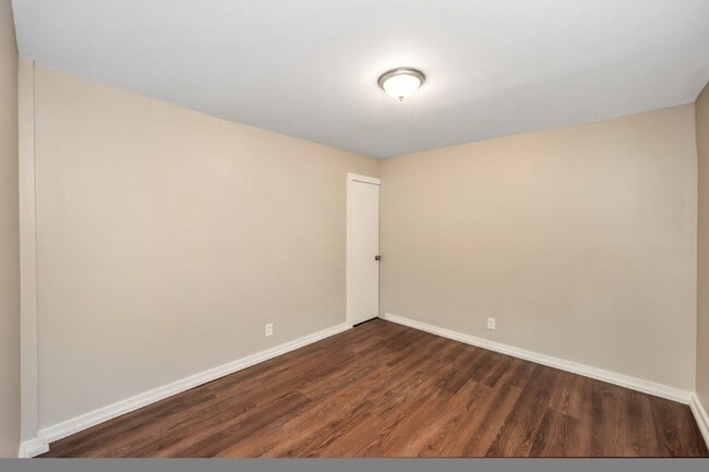 Building Photo - Cozy Childersburg Duplex! 2 Bed 1 Bath $75...