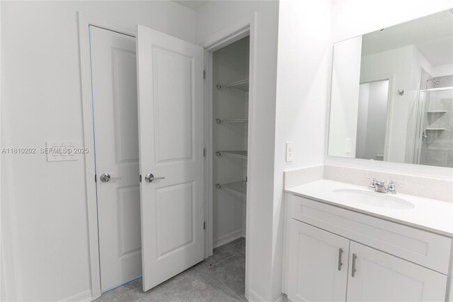 Building Photo - 934 Cattleman St