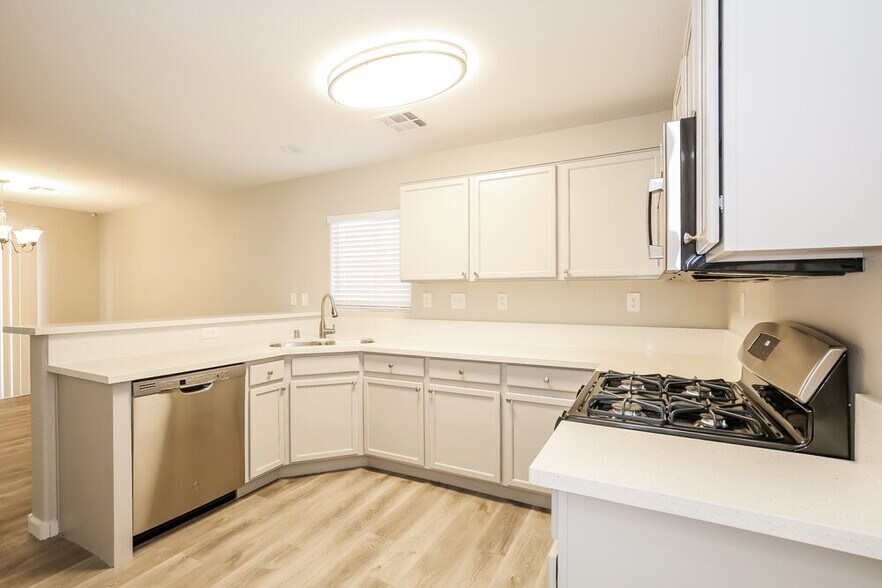 Building Photo - 5325 Cholla Blossom Ct