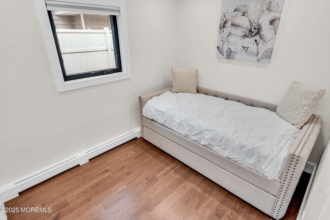 Building Photo - 320 Silver Lagoon Dr