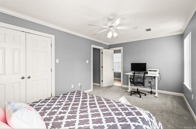 Building Photo - 167 Calais Dr