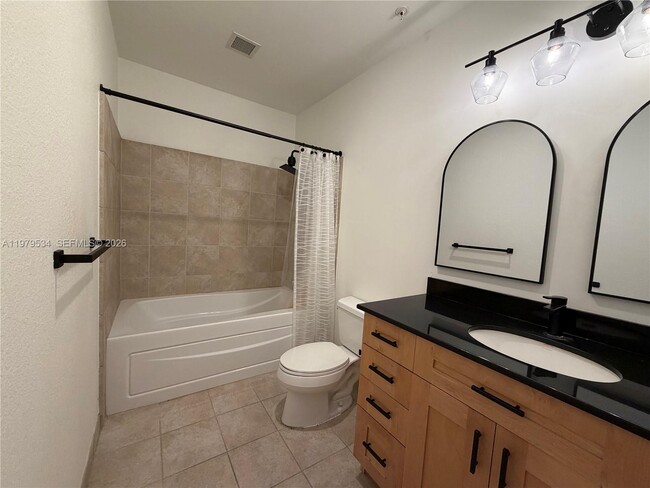 Building Photo - 150 E Robinson St