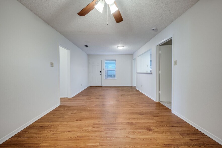 Building Photo - 325 Casie Ct