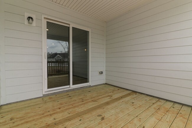 Building Photo - 132 Elegance Wy