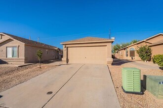 Building Photo - Bright & Inviting Tucson Home Near Davis-M...