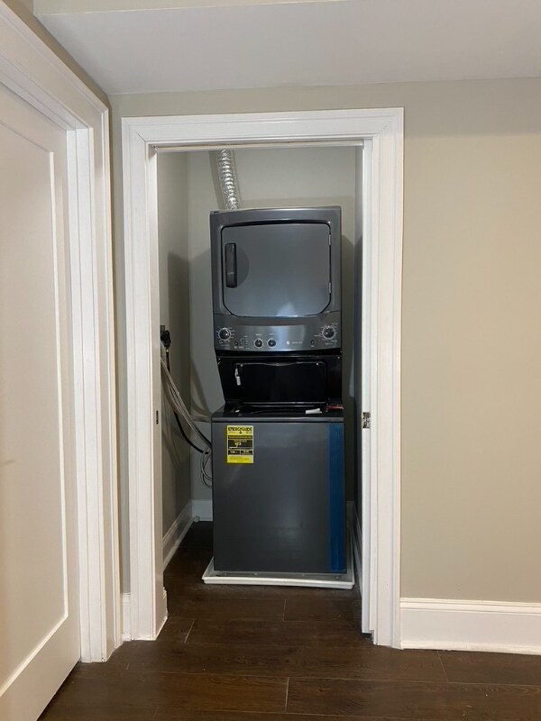 Building Photo - 2044 Great Falls St