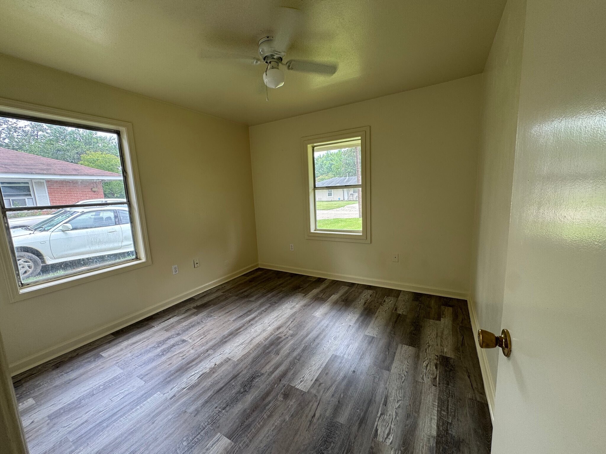 Building Photo - 5855 Clayton Dr