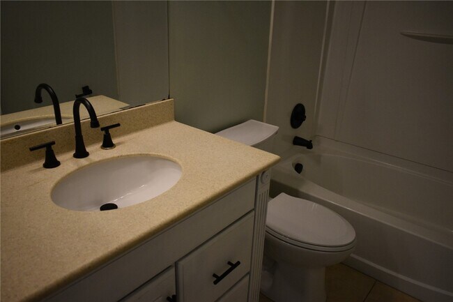 Building Photo - 16407 Westglen Farms Dr