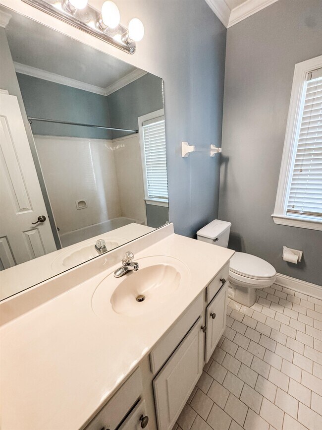 Building Photo - 464 Thornbuck Cove