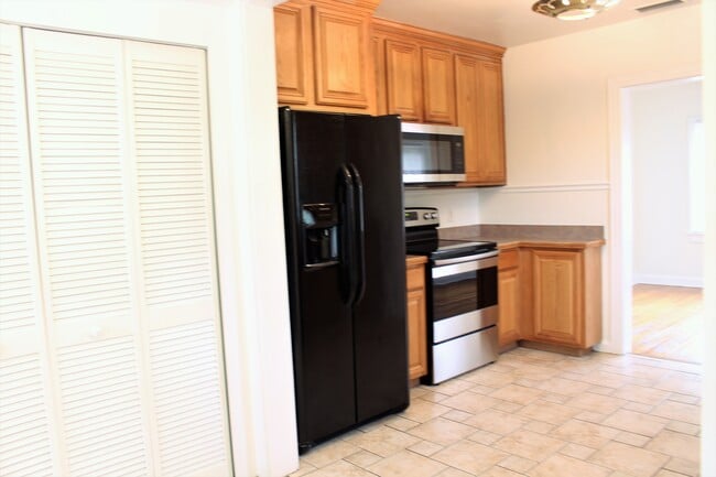 Building Photo - 1411 E Kaley St