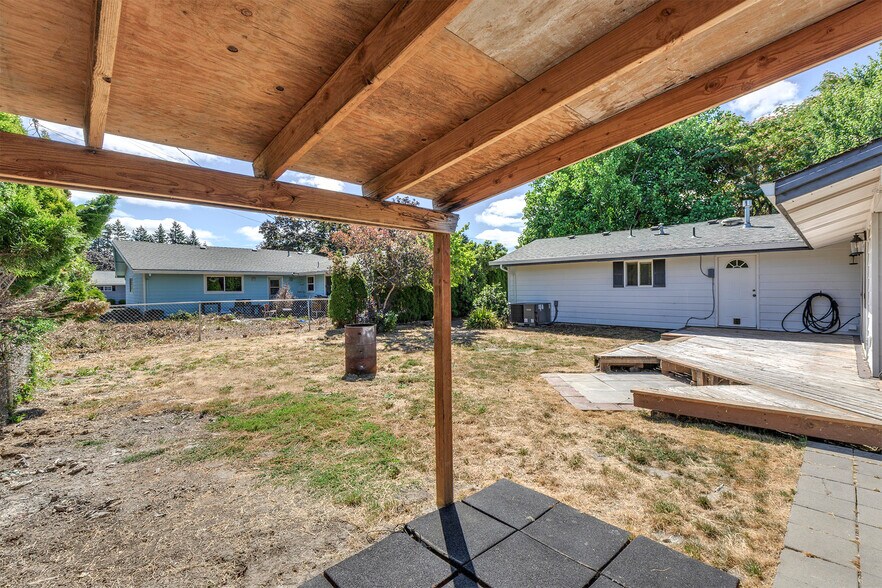Building Photo - 2827 17th Ave