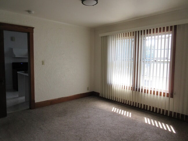 Building Photo - 2615 Taylor Ave