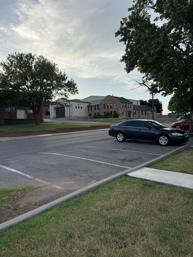 Building Photo - 1/2 block East of SWOSU