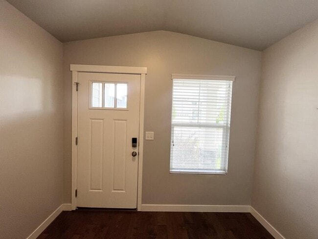 Building Photo - 621 Koins Way