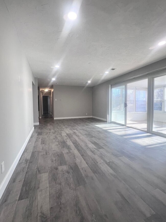 Building Photo - Fully Renovated 4 Bed / 2 Bath Home for Rent – South County (63125)