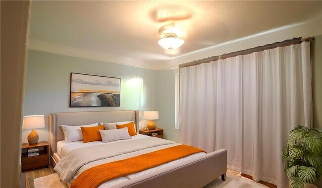 Building Photo - 411 10th St NE