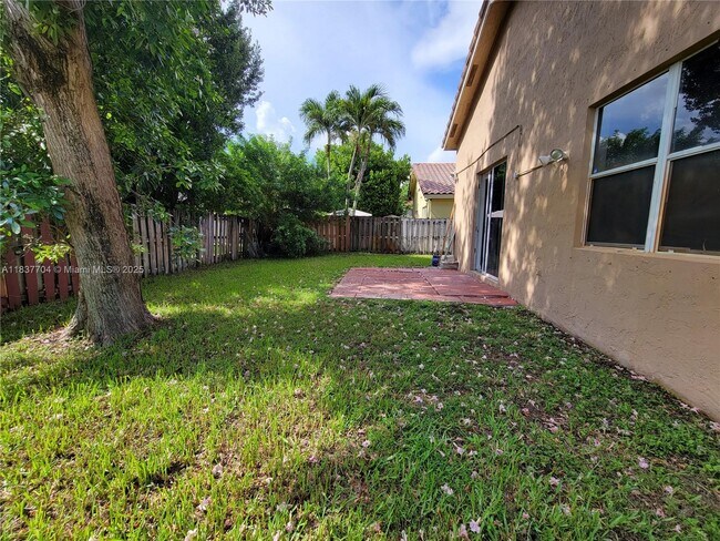 Building Photo - 4949 SW 134th Ave