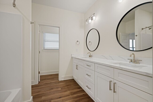 Building Photo - The Summit at Been Road Villas 3 Bed, 2.5 Bath