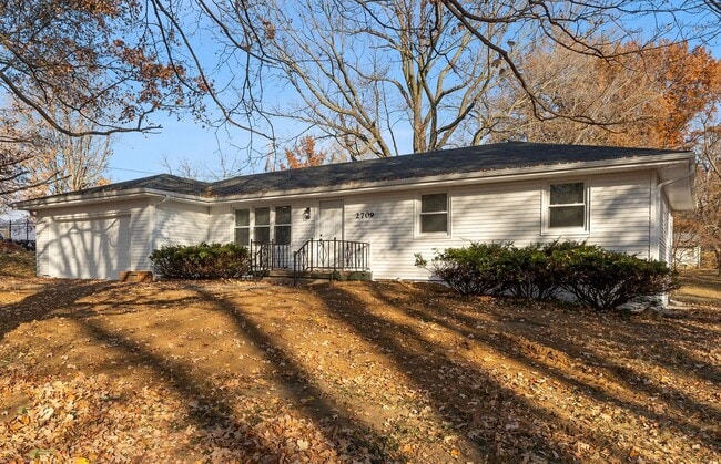 Building Photo - For Rent – Beautifully Renovated 4 Bedroom, 2 Bath Home