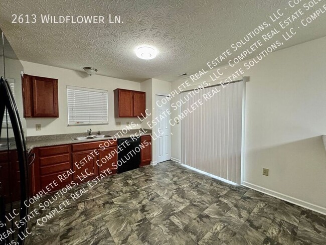 Building Photo - Move-in Special:  $300 off first months rent